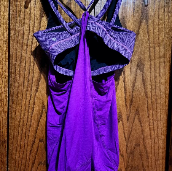 Lululemon - Picture 2 of 4